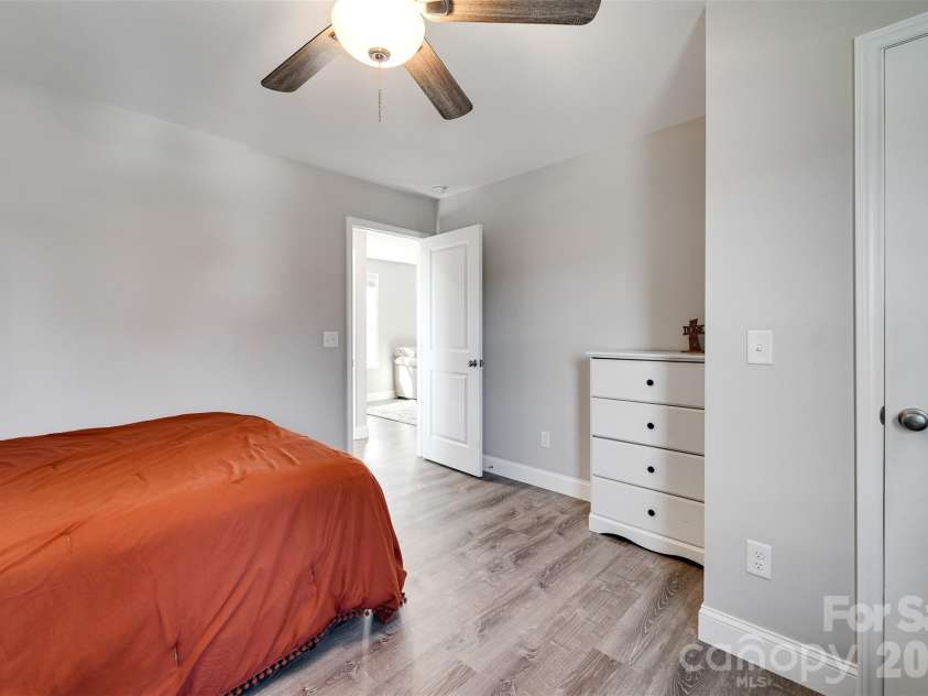 955 Canton Road, Canton, NC 28716.  MLS# CAR4313244, YatesRealty ID 5943. 