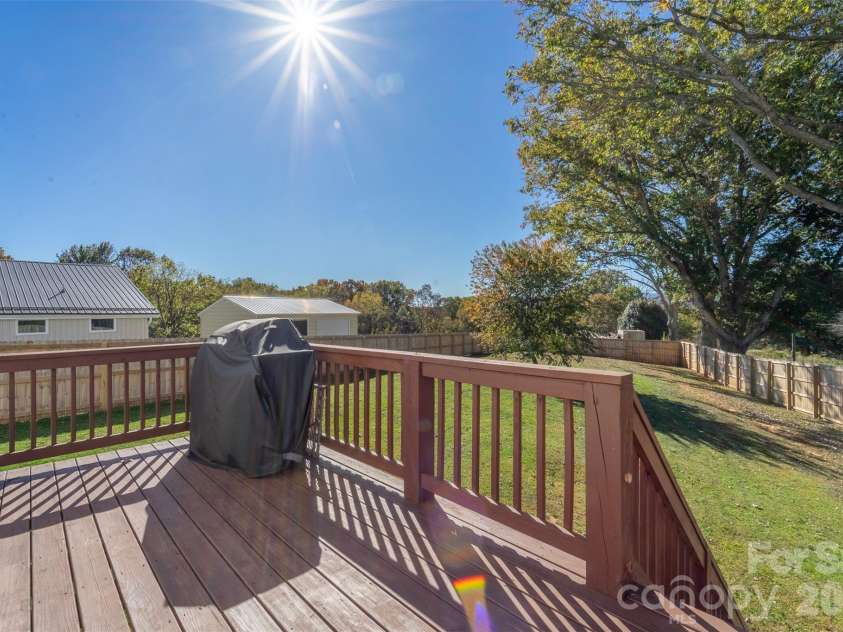 955 Canton Road, Canton, NC 28716.  MLS# CAR4313244, YatesRealty ID 5943. 