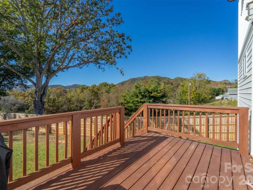 955 Canton Road, Canton, NC 28716.  MLS# CAR4313244, YatesRealty ID 5943. 