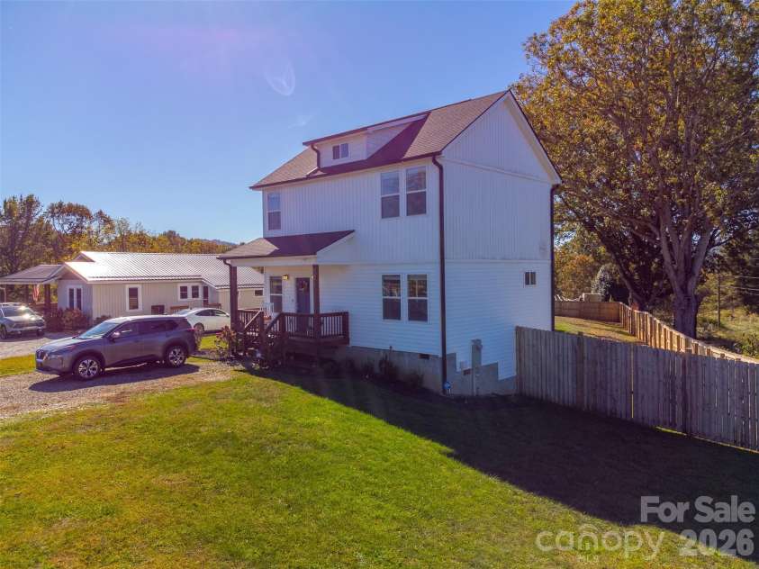 955 Canton Road, Canton, NC 28716.  MLS# CAR4313244, YatesRealty ID 5943. 