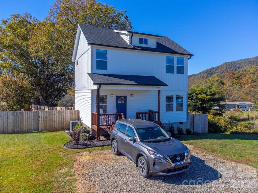 955 Canton Road, Canton, NC 28716.  MLS# CAR4313244, YatesRealty ID 5943. 