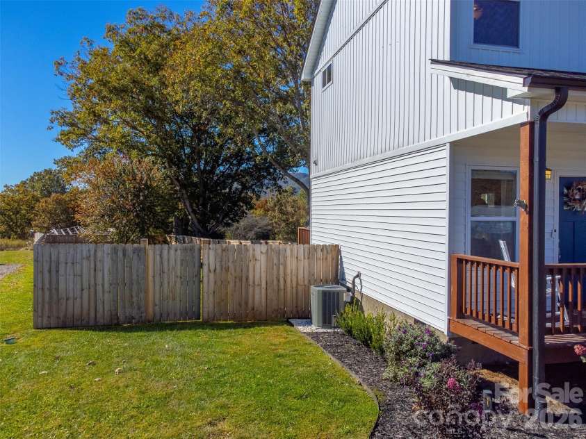 955 Canton Road, Canton, NC 28716.  MLS# CAR4313244, YatesRealty ID 5943. 