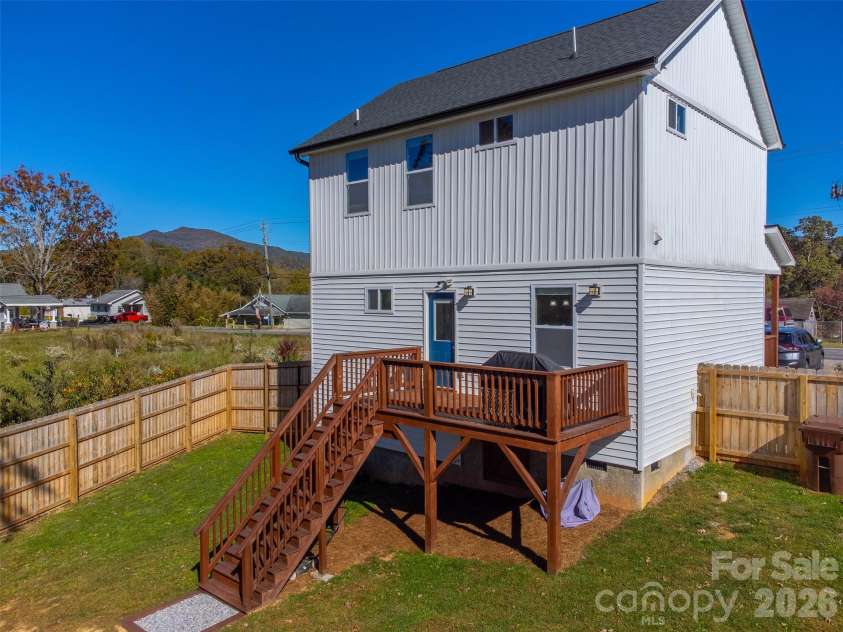 955 Canton Road, Canton, NC 28716.  MLS# CAR4313244, YatesRealty ID 5943. 