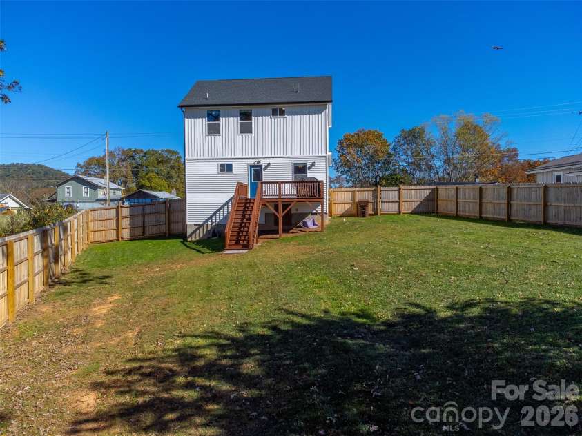 955 Canton Road, Canton, NC 28716.  MLS# CAR4313244, YatesRealty ID 5943. 