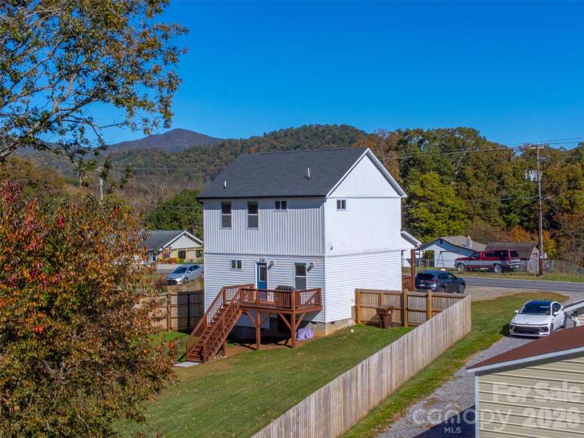955 Canton Road, Canton, NC 28716.  MLS# CAR4313244, YatesRealty ID 5943. 