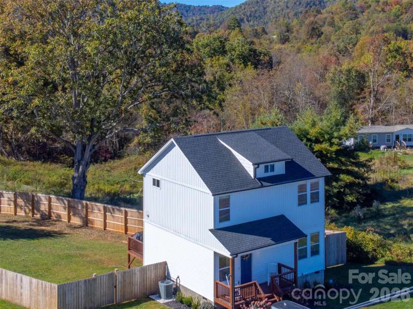 955 Canton Road, Canton, NC 28716.  MLS# CAR4313244, YatesRealty ID 5943. 