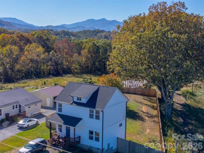 955 Canton Road, Canton, NC 28716.  MLS# CAR4313244, YatesRealty ID 5943. 