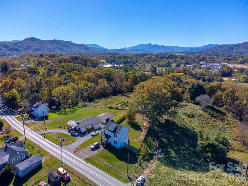 955 Canton Road, Canton, NC 28716.  MLS# CAR4313244, YatesRealty ID 5943. 