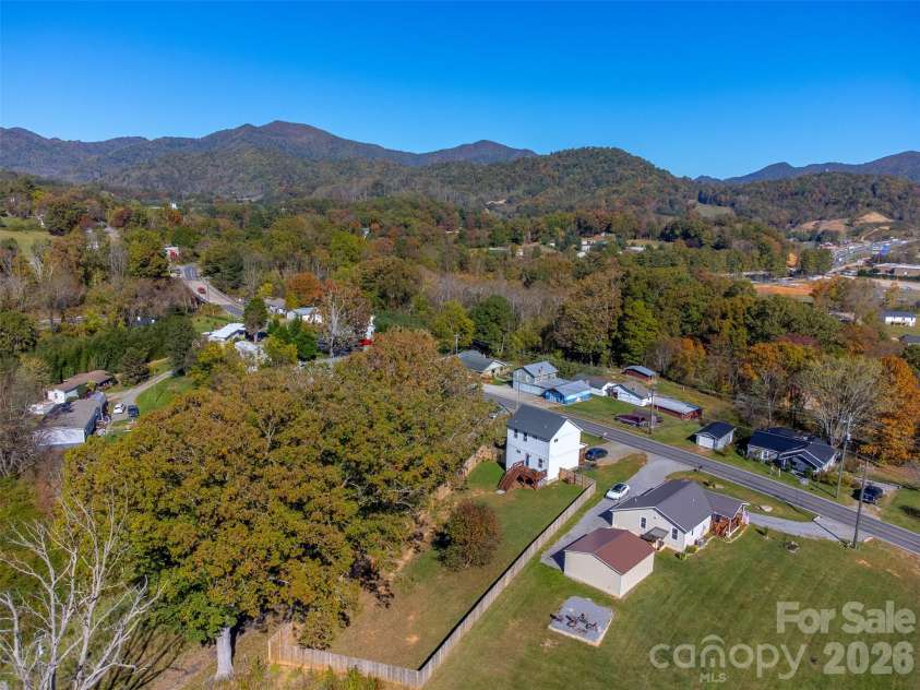 955 Canton Road, Canton, NC 28716.  MLS# CAR4313244, YatesRealty ID 5943. 