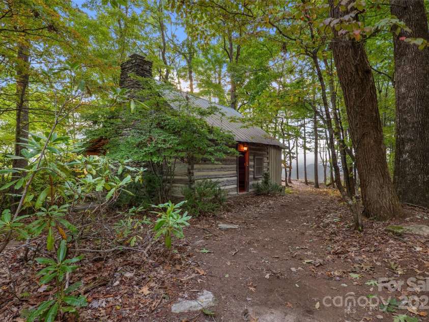 243 Ridgeline Drive, Brevard, NC 28712.  MLS# CAR4313542, YatesRealty ID 5944. 