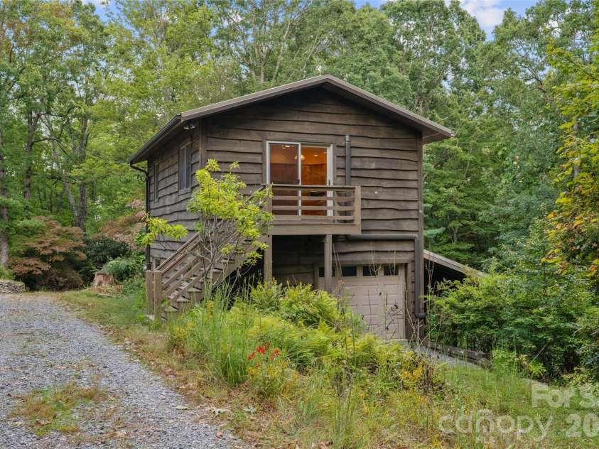 243 Ridgeline Drive, Brevard, NC 28712.  MLS# CAR4313542, YatesRealty ID 5944. Garage Apartment