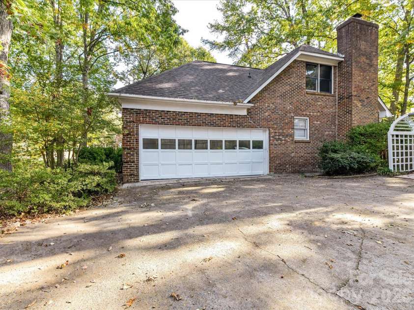 2512 King Arthur Drive, Monroe, NC 28110.  MLS# CAR4438351, YatesRealty ID 59441. 