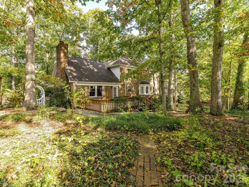 2512 King Arthur Drive, Monroe, NC 28110.  MLS# CAR4438351, YatesRealty ID 59441. 