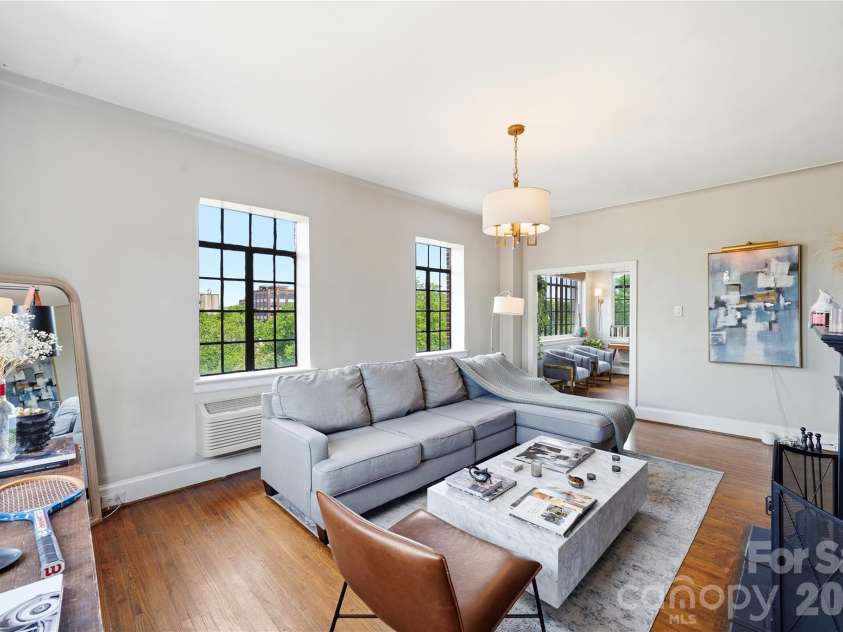 301 10th Street, Charlotte, NC 28202.  MLS# CAR4397001, YatesRealty ID 5945. 