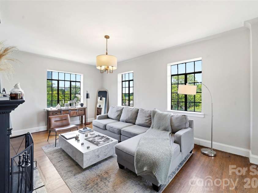 301 10th Street, Charlotte, NC 28202.  MLS# CAR4397001, YatesRealty ID 5945. 
