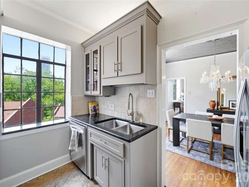 301 10th Street, Charlotte, NC 28202.  MLS# CAR4397001, YatesRealty ID 5945. 