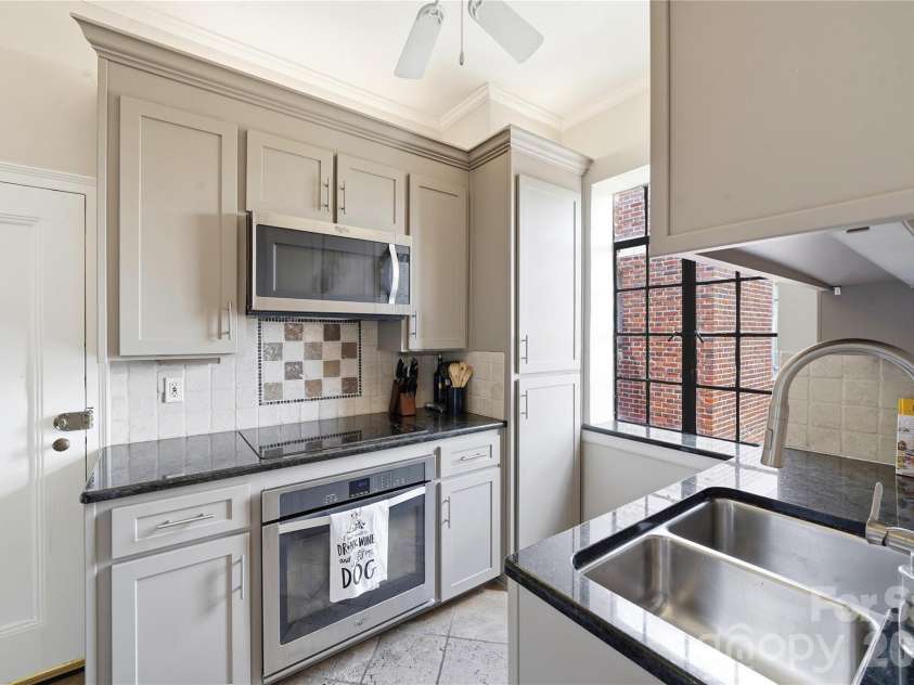 301 10th Street, Charlotte, NC 28202.  MLS# CAR4397001, YatesRealty ID 5945. 