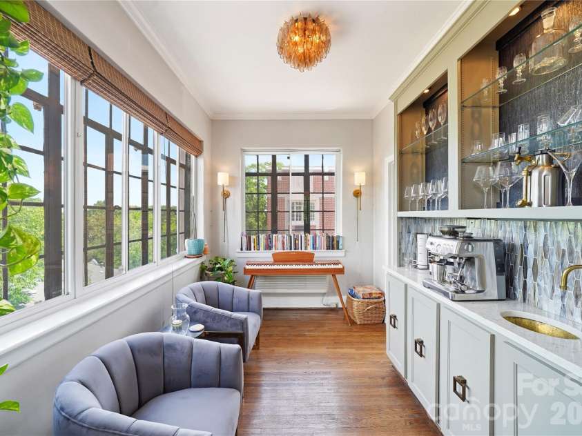 301 10th Street, Charlotte, NC 28202.  MLS# CAR4397001, YatesRealty ID 5945. 