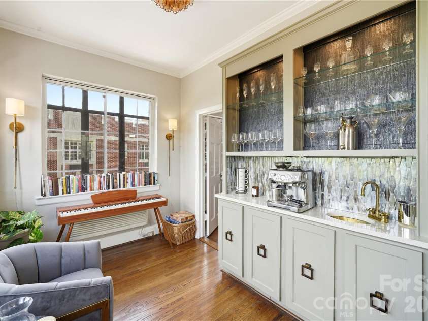 301 10th Street, Charlotte, NC 28202.  MLS# CAR4397001, YatesRealty ID 5945. 
