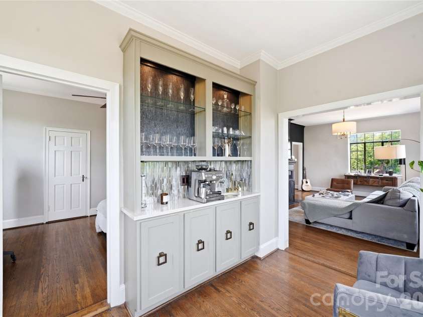 301 10th Street, Charlotte, NC 28202.  MLS# CAR4397001, YatesRealty ID 5945. 