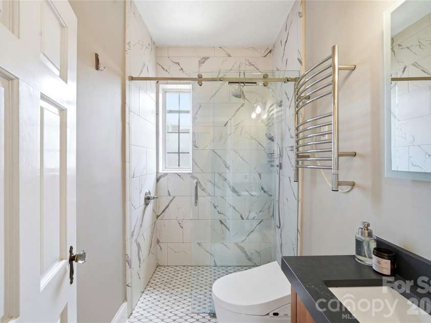 301 10th Street, Charlotte, NC 28202.  MLS# CAR4397001, YatesRealty ID 5945. 
