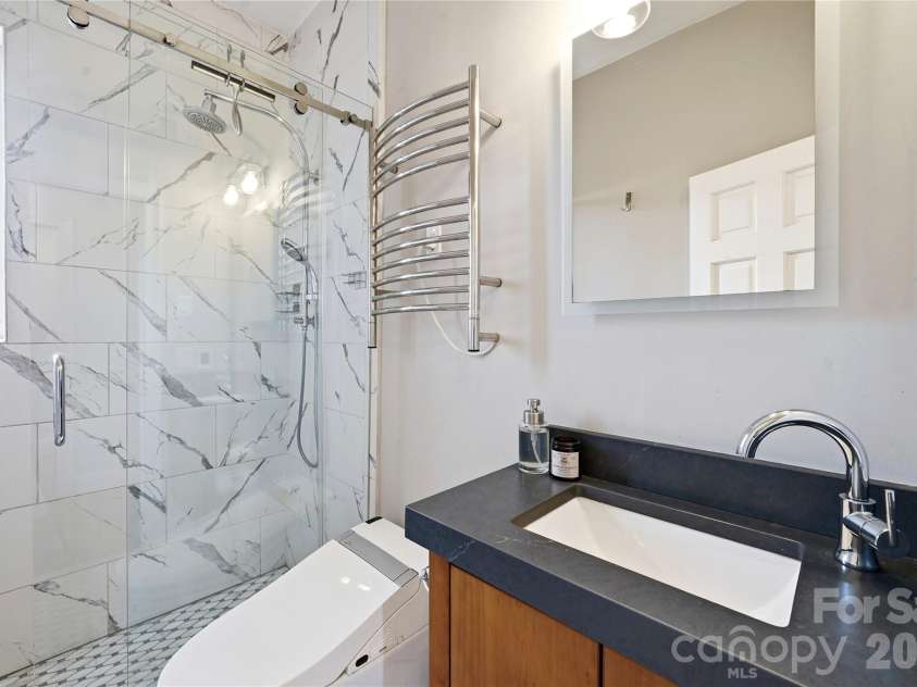 301 10th Street, Charlotte, NC 28202.  MLS# CAR4397001, YatesRealty ID 5945. 