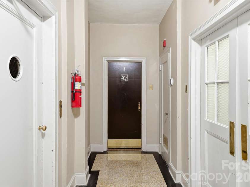 301 10th Street, Charlotte, NC 28202.  MLS# CAR4397001, YatesRealty ID 5945. 