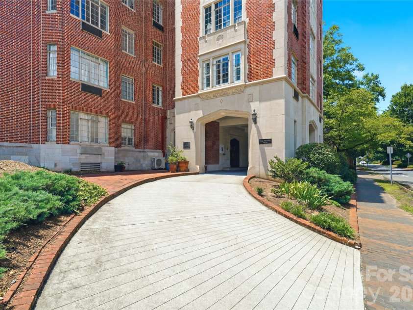 301 10th Street, Charlotte, NC 28202.  MLS# CAR4397001, YatesRealty ID 5945. 