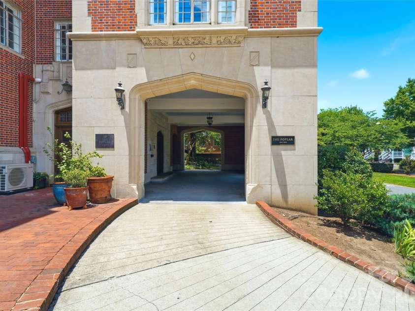 301 10th Street, Charlotte, NC 28202.  MLS# CAR4397001, YatesRealty ID 5945. 