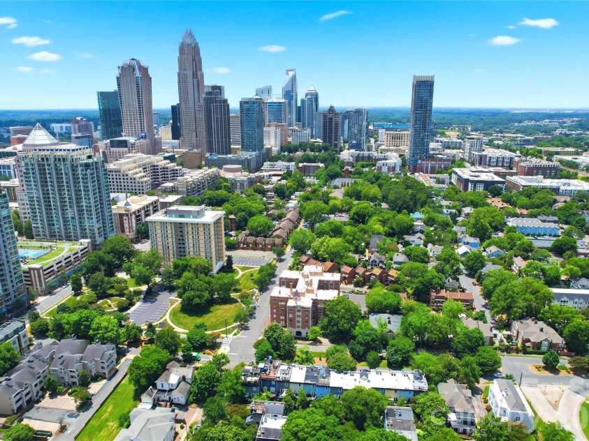 301 10th Street, Charlotte, NC 28202.  MLS# CAR4397001, YatesRealty ID 5945. 