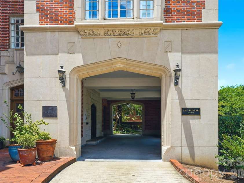 301 10th Street, Charlotte, NC 28202.  MLS# CAR4397001, YatesRealty ID 5945. 