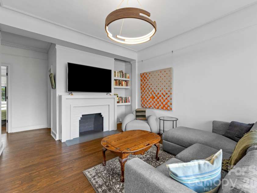 301 10th Street, Charlotte, NC 28202.  MLS# CAR4419418, YatesRealty ID 5945. 