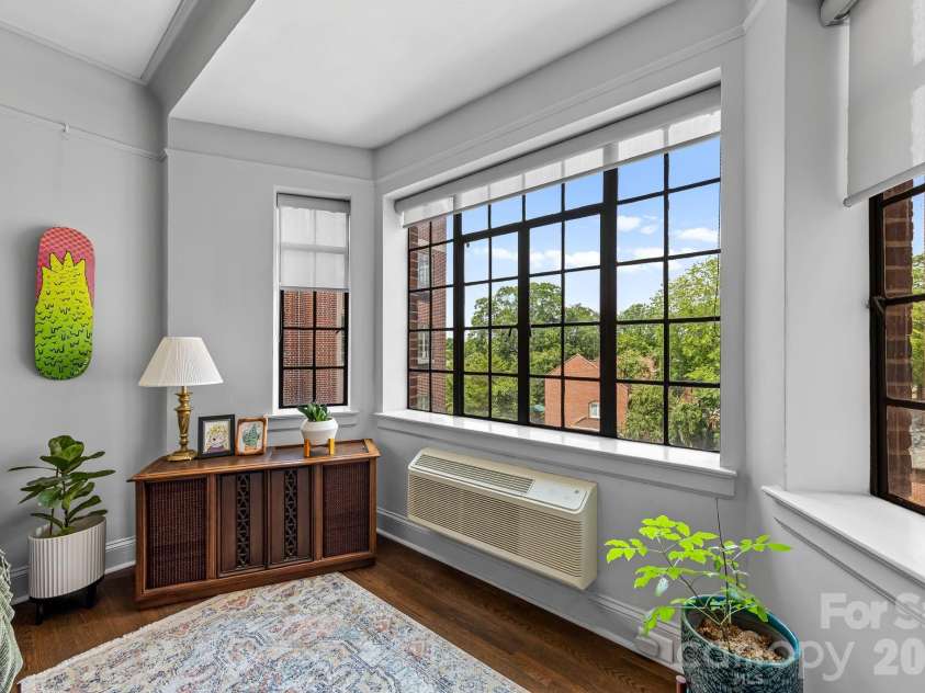 301 10th Street, Charlotte, NC 28202.  MLS# CAR4419418, YatesRealty ID 5945. 
