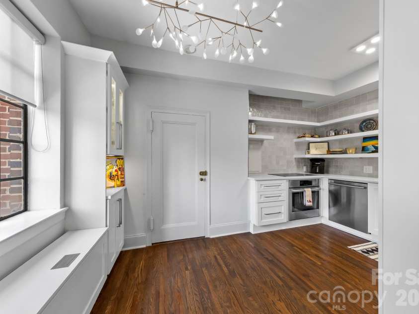 301 10th Street, Charlotte, NC 28202.  MLS# CAR4419418, YatesRealty ID 5945. 