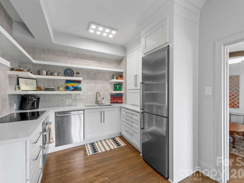 301 10th Street, Charlotte, NC 28202.  MLS# CAR4419418, YatesRealty ID 5945. 