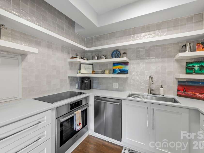301 10th Street, Charlotte, NC 28202.  MLS# CAR4419418, YatesRealty ID 5945. 