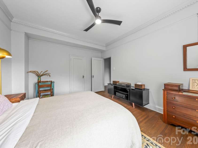 301 10th Street, Charlotte, NC 28202.  MLS# CAR4419418, YatesRealty ID 5945. 