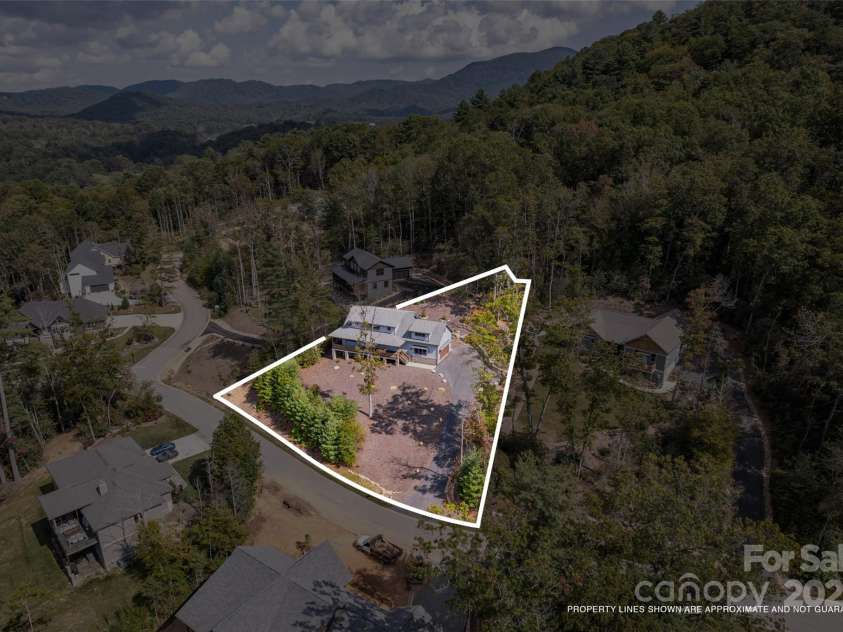 71 Crossings Circle, Fairview, NC 28730.  MLS# CAR4306682, YatesRealty ID 5946. 