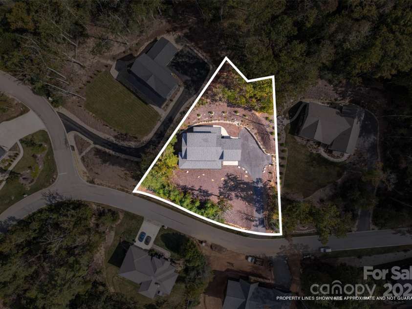 71 Crossings Circle, Fairview, NC 28730.  MLS# CAR4306682, YatesRealty ID 5946. 