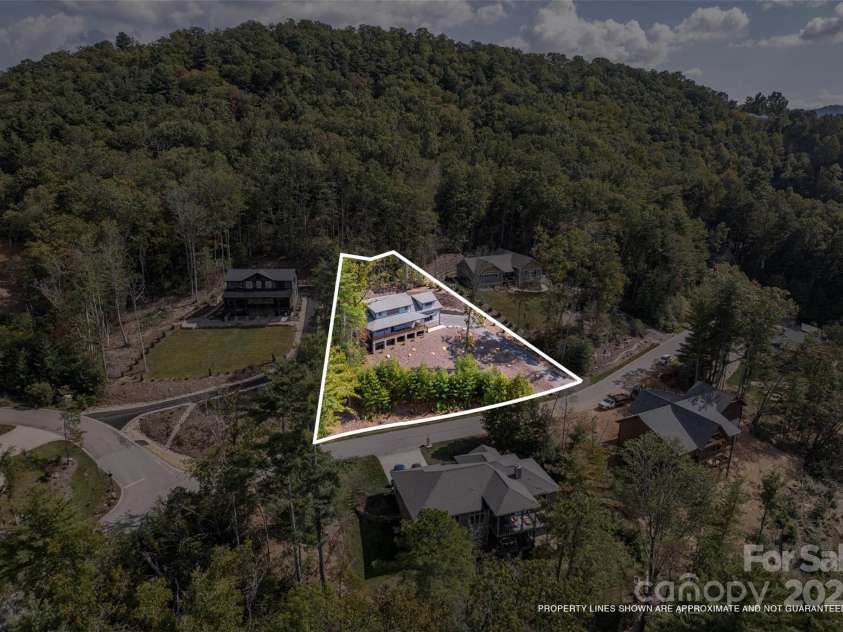 71 Crossings Circle, Fairview, NC 28730.  MLS# CAR4306682, YatesRealty ID 5946. 