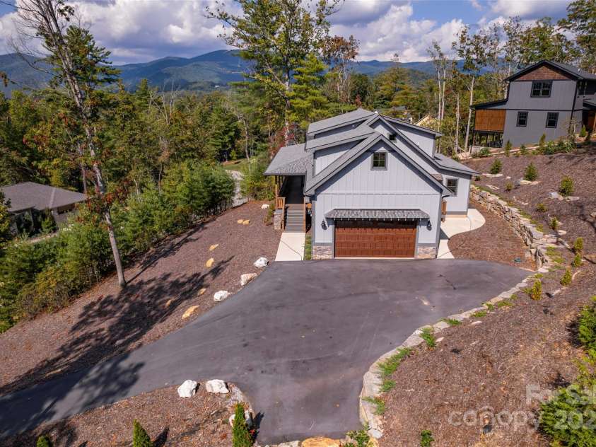 71 Crossings Circle, Fairview, NC 28730.  MLS# CAR4306682, YatesRealty ID 5946. 
