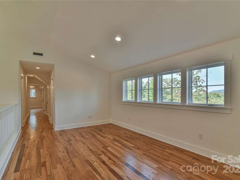 71 Crossings Circle, Fairview, NC 28730.  MLS# CAR4306682, YatesRealty ID 5946. 
