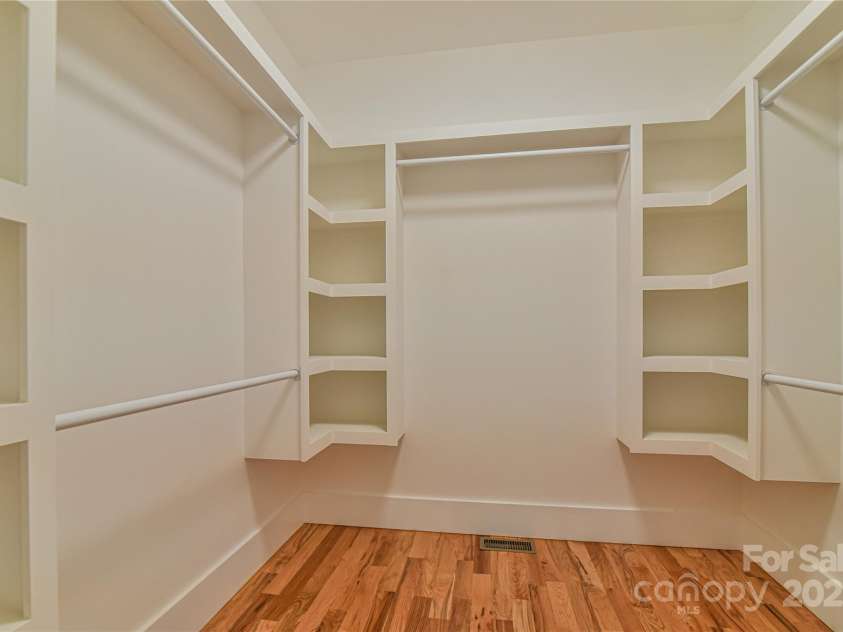 71 Crossings Circle, Fairview, NC 28730.  MLS# CAR4306682, YatesRealty ID 5946. Walk-in Closet