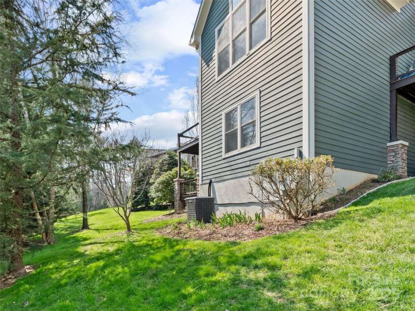 22 Kaufmann Stone Way, Biltmore Lake, NC 28715.  MLS# CAR4233652, YatesRealty ID 5947. 