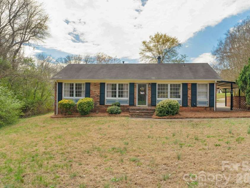 708 John Street, Matthews, NC 28105.  MLS# CAR4353646, YatesRealty ID 5948. 