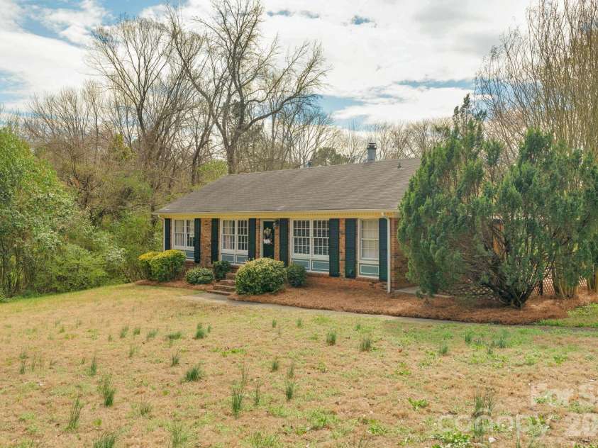 708 John Street, Matthews, NC 28105.  MLS# CAR4353646, YatesRealty ID 5948. 