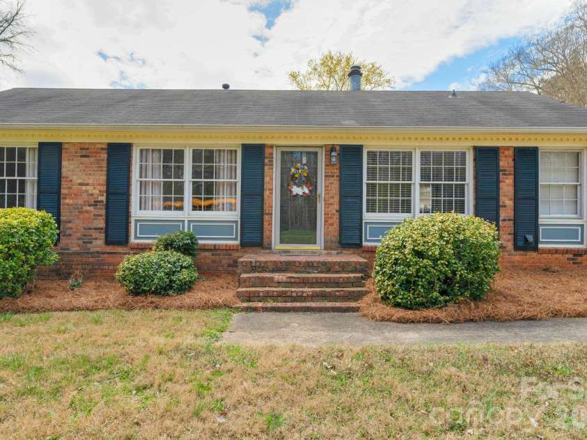 708 John Street, Matthews, NC 28105.  MLS# CAR4353646, YatesRealty ID 5948. 