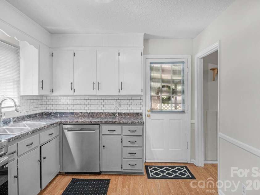 708 John Street, Matthews, NC 28105.  MLS# CAR4353646, YatesRealty ID 5948. 