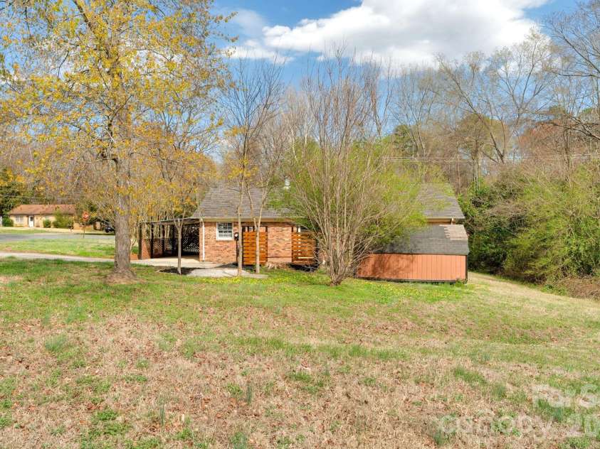 708 John Street, Matthews, NC 28105.  MLS# CAR4353646, YatesRealty ID 5948. 