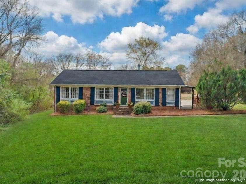 708 John Street, Matthews, NC 28105.  MLS# CAR4353646, YatesRealty ID 5948. 